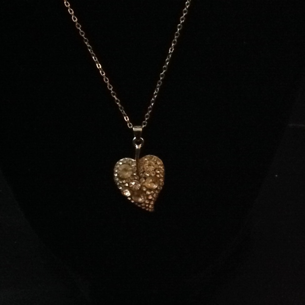 Heart pendant necklace